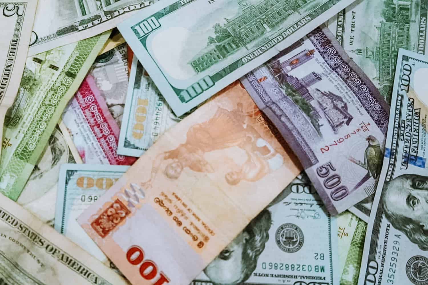 where to exchange money in Sri Lanka