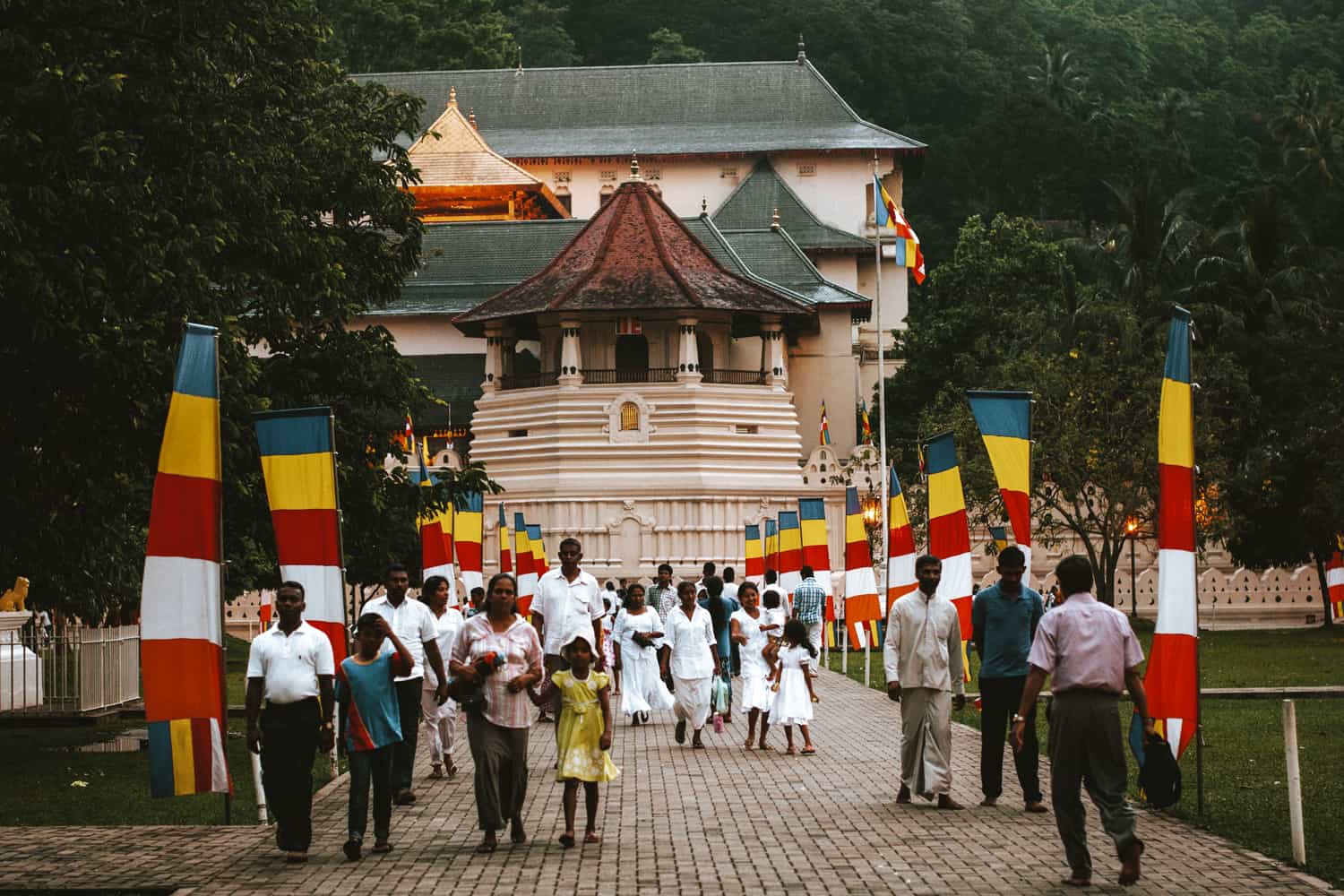 Sri Lanka temple dress code