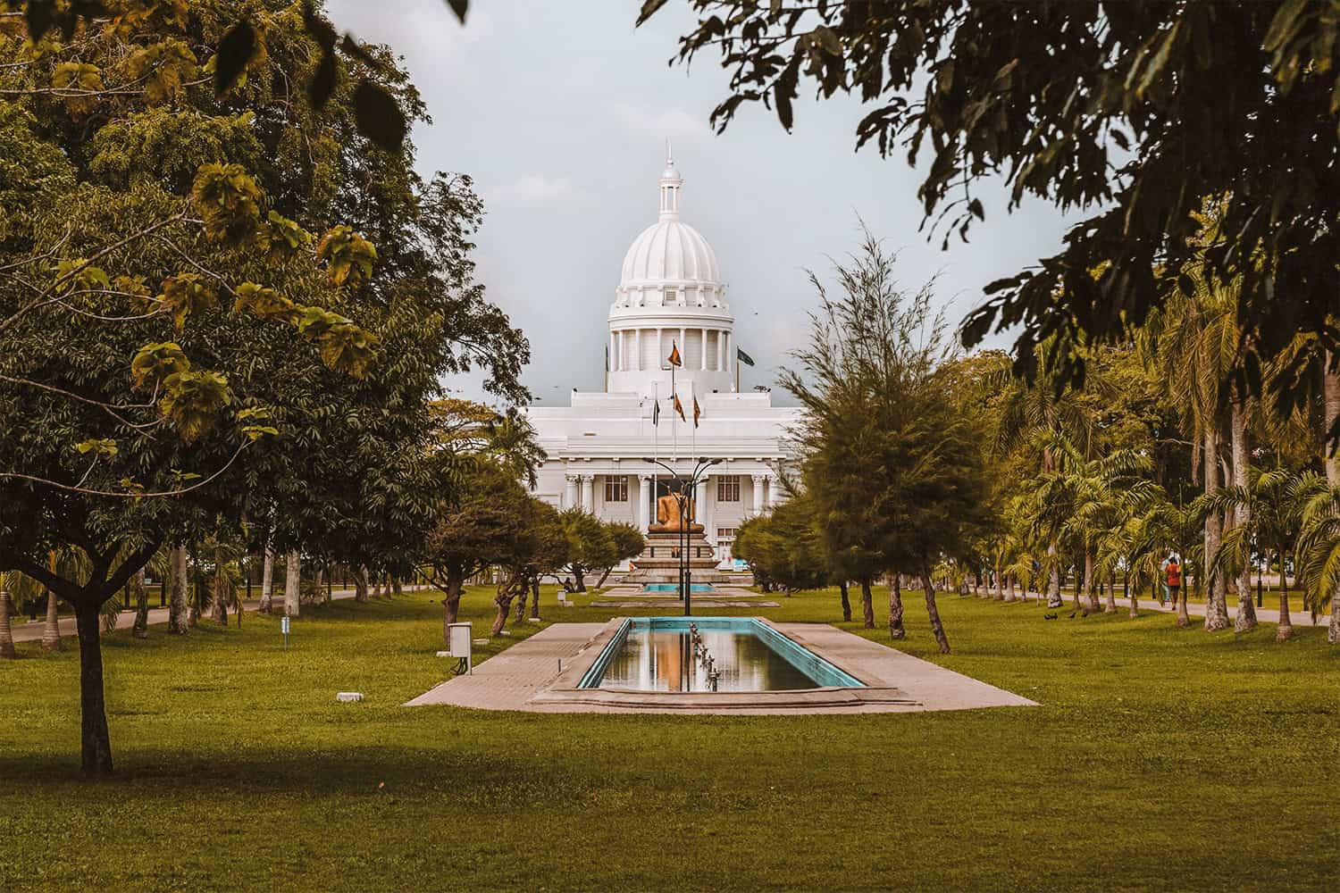 Viharamahadevi Park