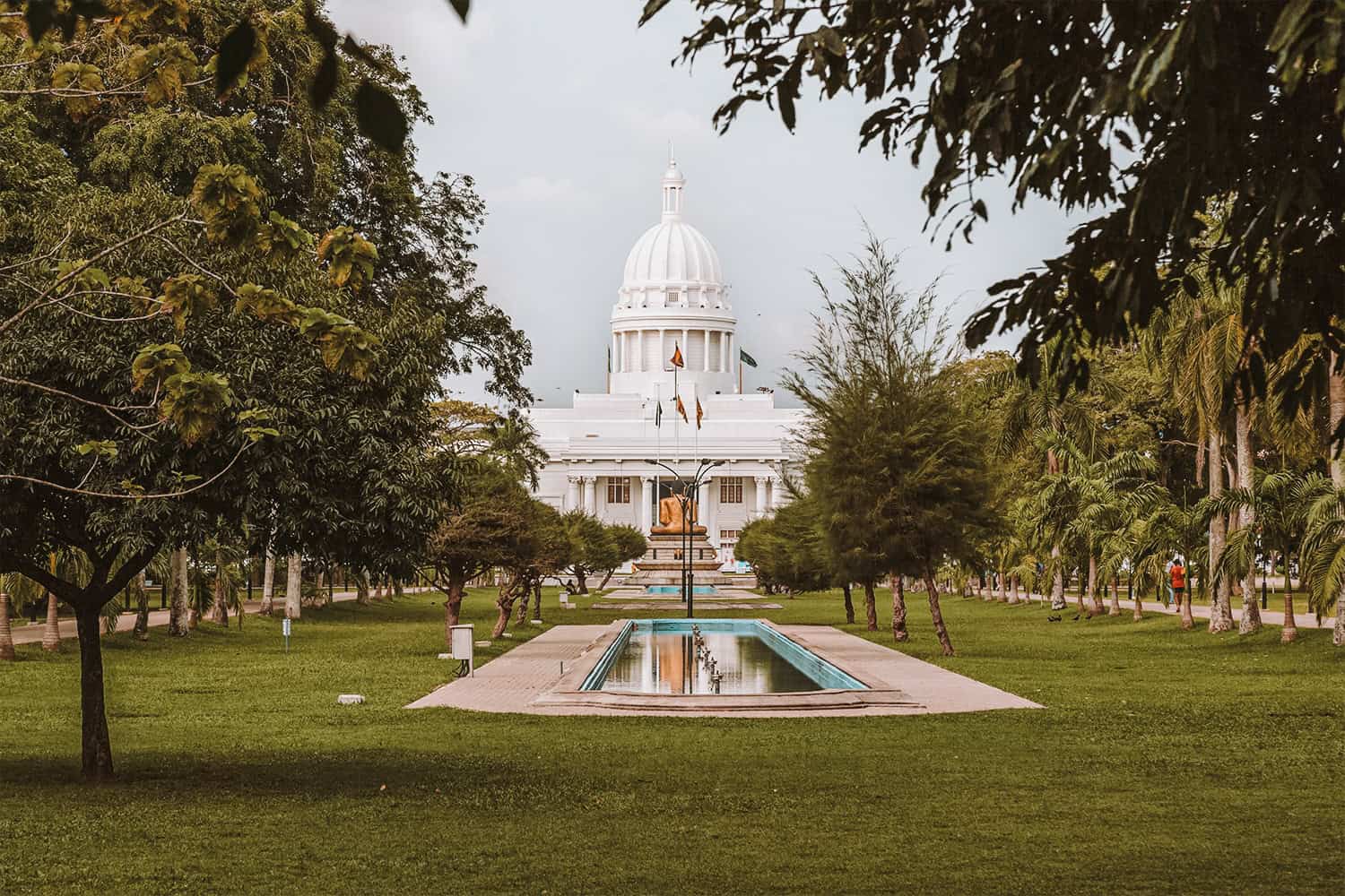 Viharamahadevi Park